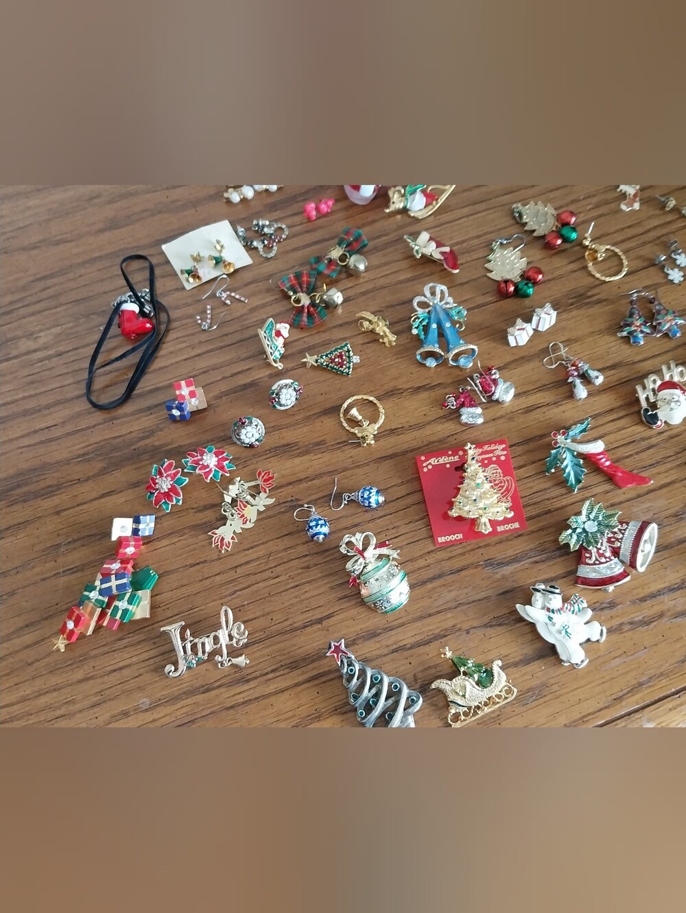 Vintage Christmas Women's Brooch Jeeelry Lot - Picture 10 of 13